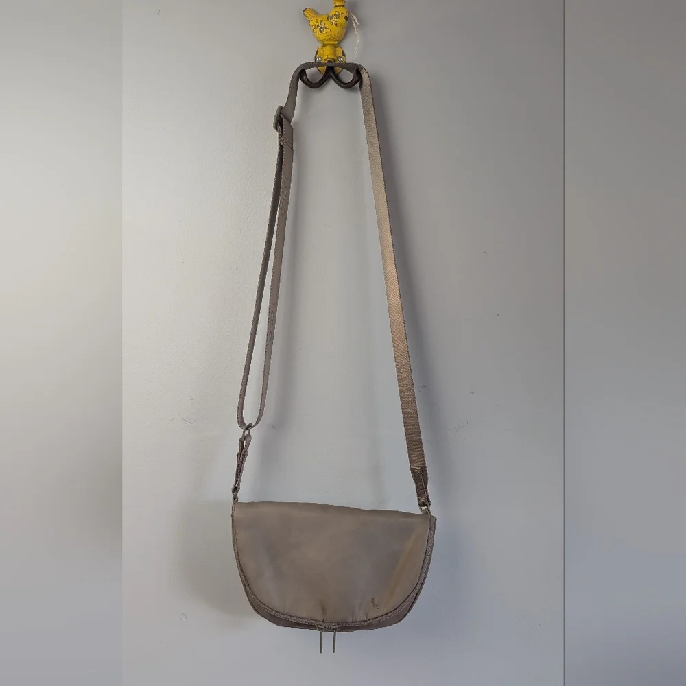 Lolë | Lole Lily Nylon Crossbody Fold-over Crescent Bag, Beige / Taupe - Picture 4 of 16